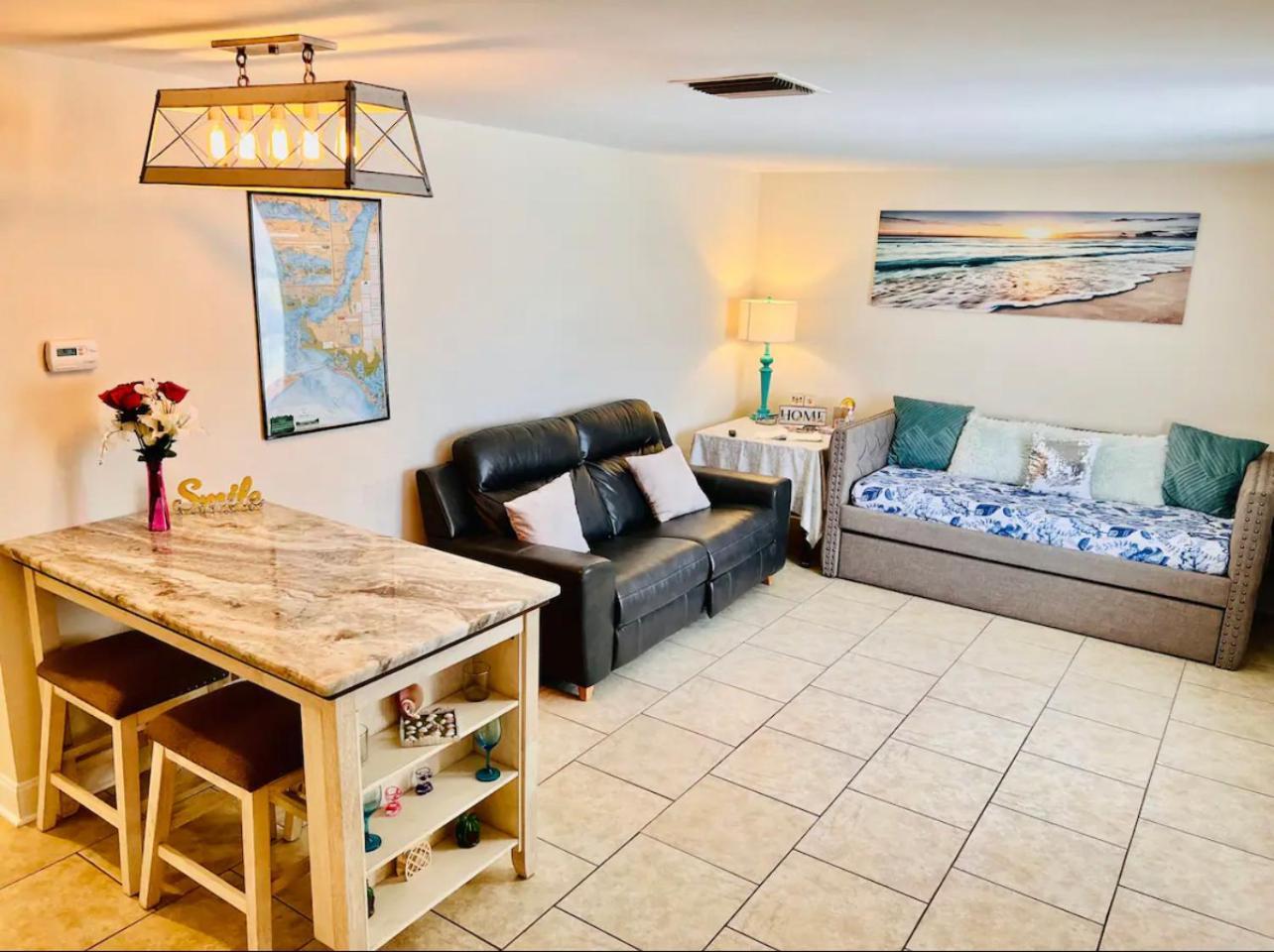 Cozy Home With One Bedroom Cape Coral Buitenkant foto